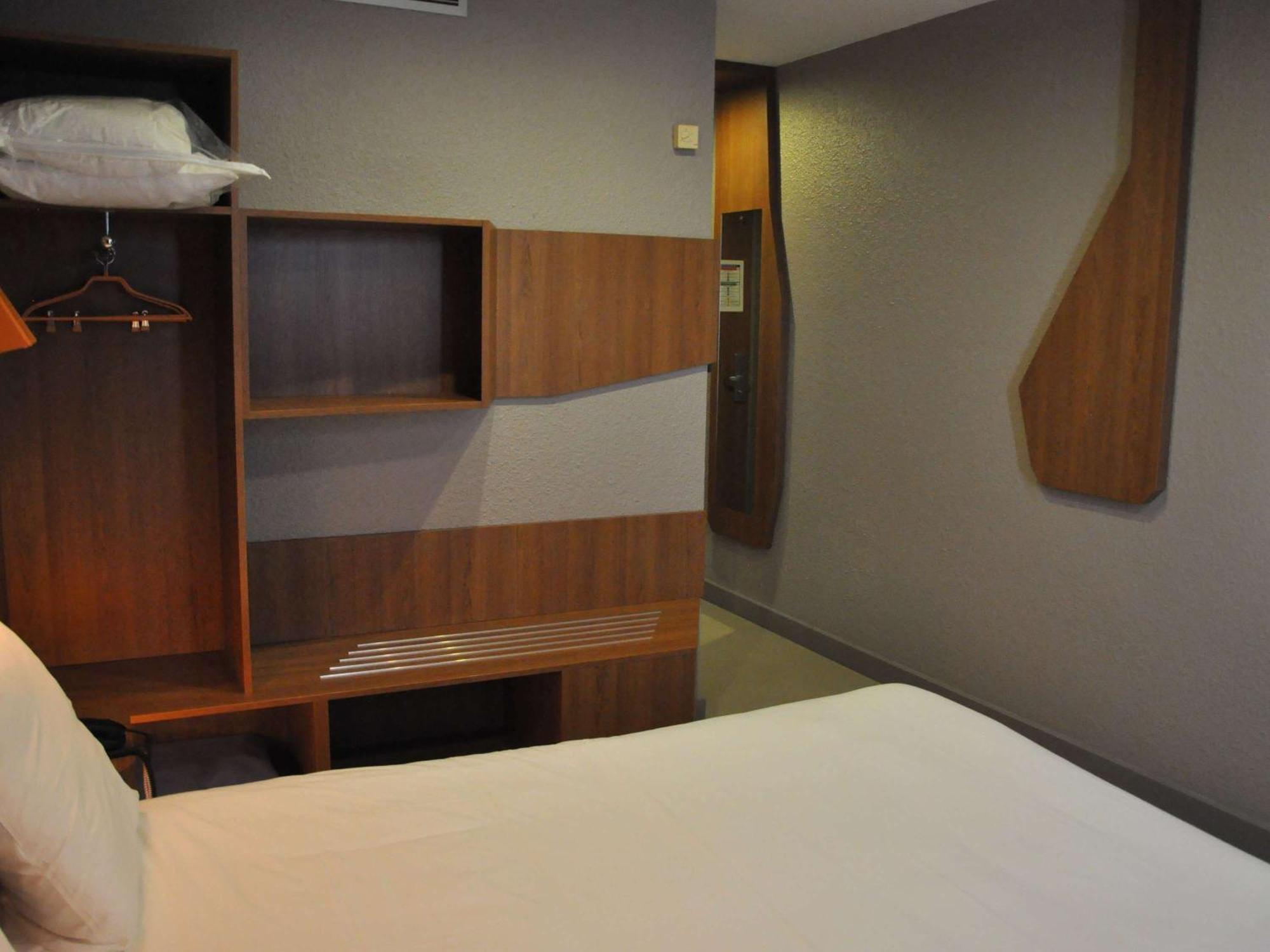 Ibis Styles Gien Hotel Exterior photo